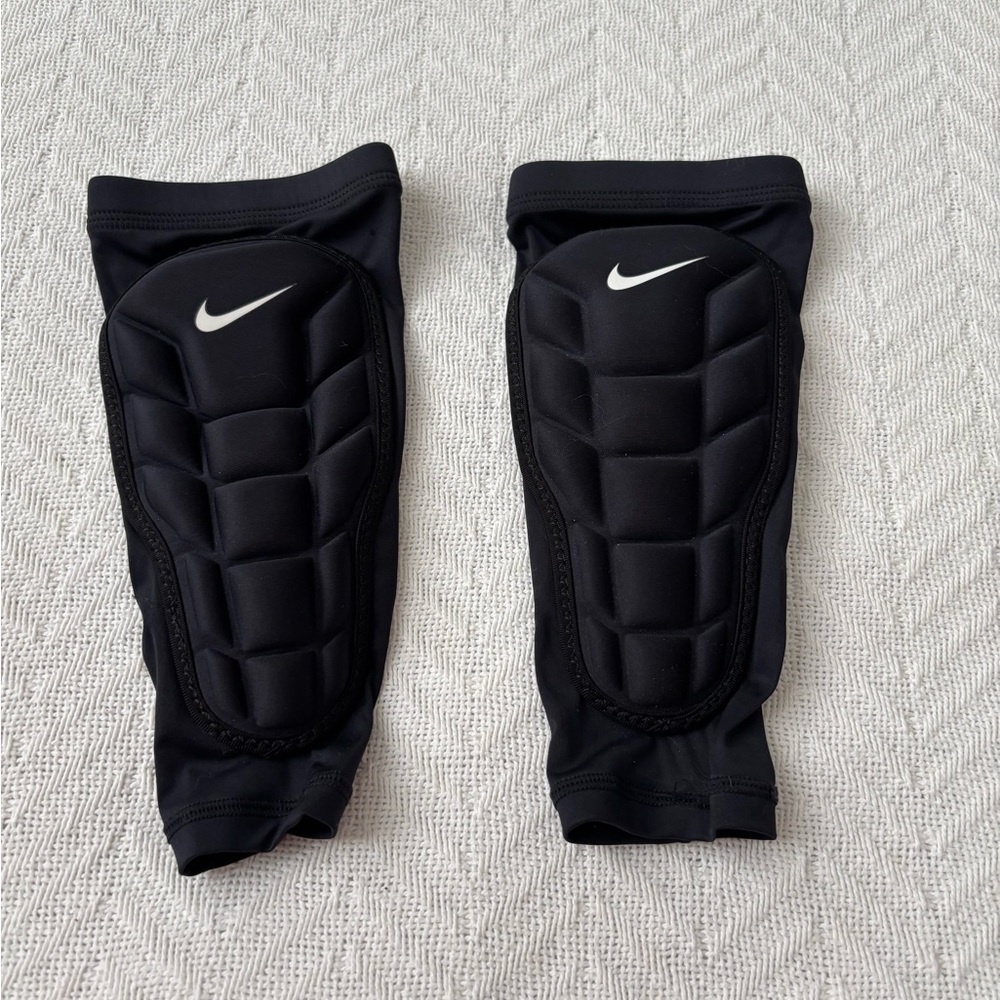 Nike Black Youth Football forearm pads